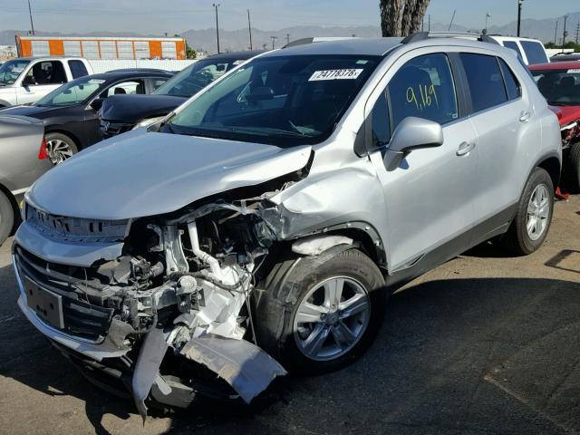 3GNCJLSB1HL227908 - 2017 CHEVROLET TRAX 1LT SILVER photo 2