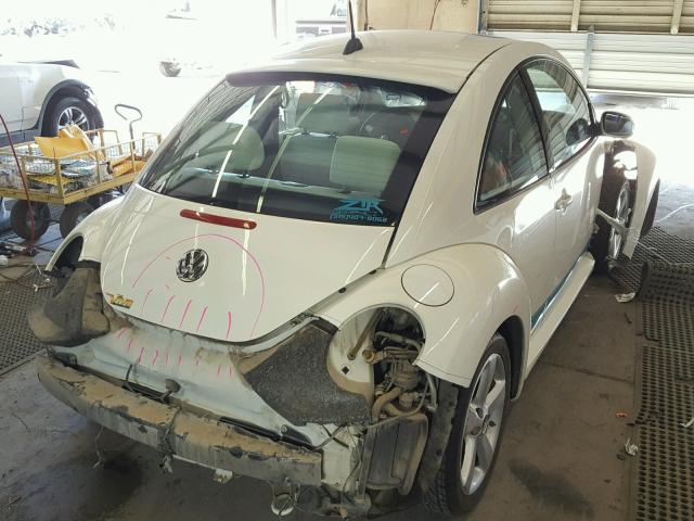 3VWFG31C78M519326 - 2008 VOLKSWAGEN NEW BEETLE WHITE photo 4