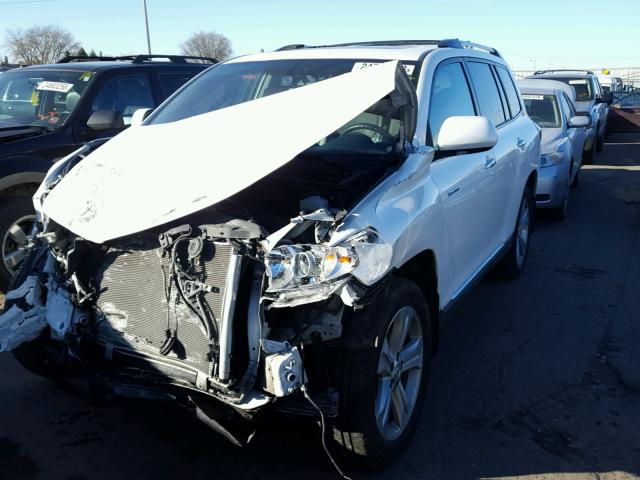 5TDDK3EH4DS237430 - 2013 TOYOTA HIGHLANDER WHITE photo 2