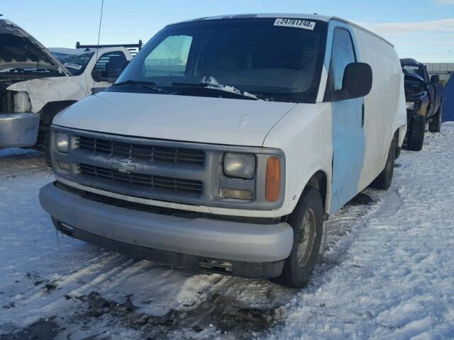 1GCEG15W1Y1101266 - 2000 CHEVROLET EXPRESS G1 WHITE photo 2