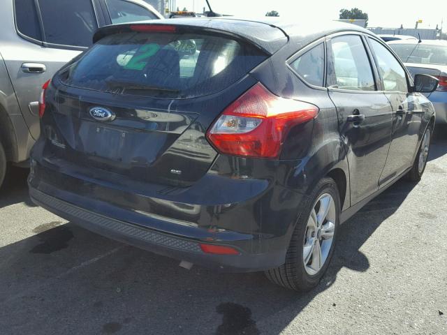 1FADP3K24EL307163 - 2014 FORD FOCUS SE BLACK photo 4