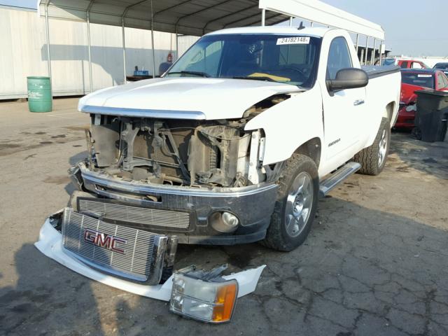 1GTPCVEA3AZ256814 - 2010 GMC SIERRA C15 WHITE photo 2