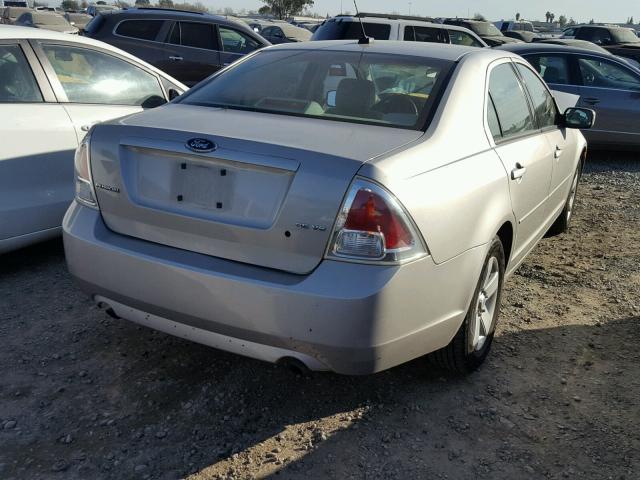 3FAHP07108R244780 - 2008 FORD FUSION SE SILVER photo 4