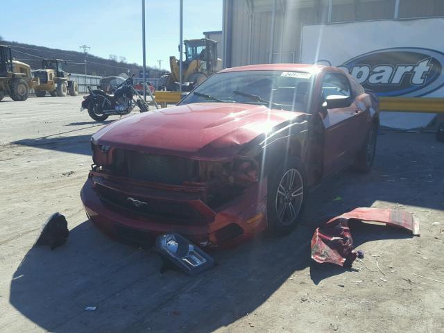 1ZVBP8AN9A5133211 - 2010 FORD MUSTANG RED photo 2