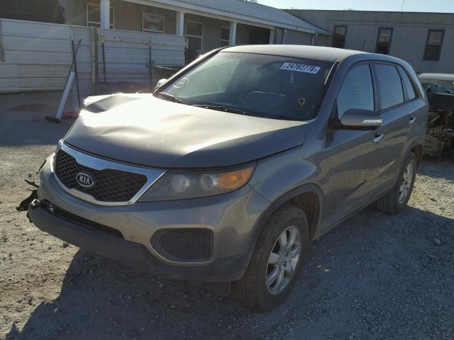 5XYKT3A17BG084324 - 2011 KIA SORENTO BA SILVER photo 2