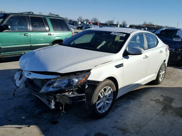 KNAGM4A71D5364956 - 2013 KIA OPTIMA LX WHITE photo 2