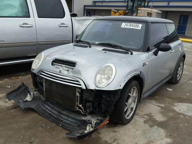 WMWRE33452TD52355 - 2002 MINI COOPER S SILVER photo 2