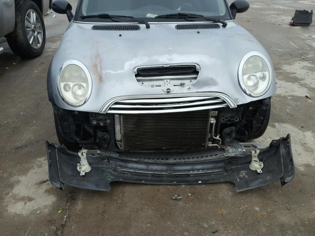 WMWRE33452TD52355 - 2002 MINI COOPER S SILVER photo 9