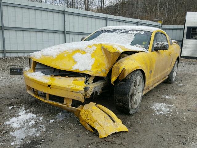 1ZVFT82H065134860 - 2006 FORD MUSTANG YELLOW photo 2