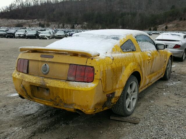 1ZVFT82H065134860 - 2006 FORD MUSTANG YELLOW photo 4