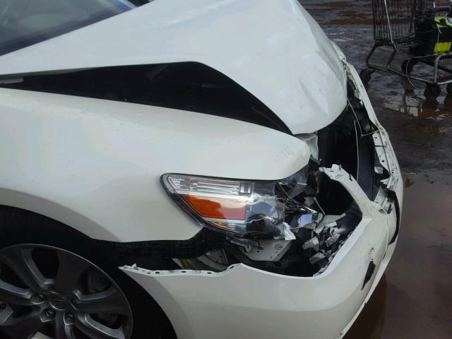 JH4KB26529C000710 - 2009 ACURA RL WHITE photo 9