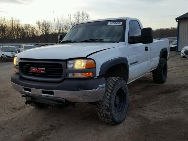 1GTHK24U52E166834 - 2002 GMC SIERRA K25 WHITE photo 2