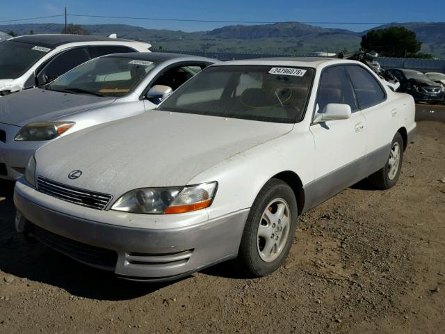 JT8VK13T6N0092085 - 1992 LEXUS ES 300 WHITE photo 2