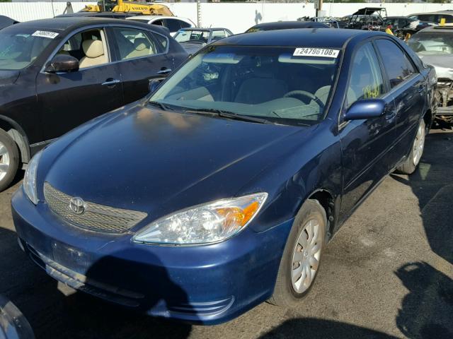 JTDBE32K430181375 - 2003 TOYOTA CAMRY LE BLUE photo 2