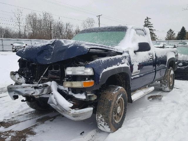 1GCHK24U22E169223 - 2002 CHEVROLET SILVERADO BLUE photo 2