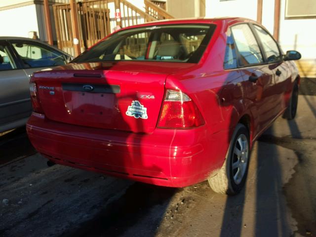 1FAFP34N45W306478 - 2005 FORD FOCUS ZX4 RED photo 4