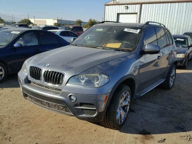 5UXZV4C50BL412782 - 2011 BMW X5 XDRIVE3 SILVER photo 2