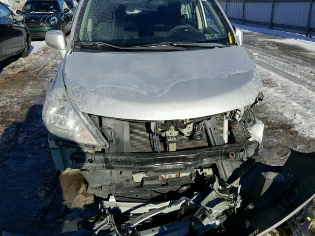 3N1BC13E09L423497 - 2009 NISSAN VERSA S SILVER photo 9