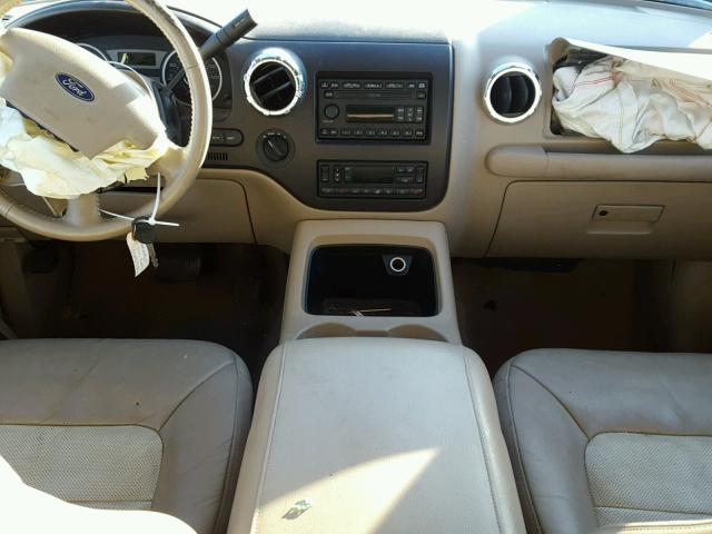 1FMFU18575LA32322 - 2005 FORD EXPEDITION WHITE photo 9