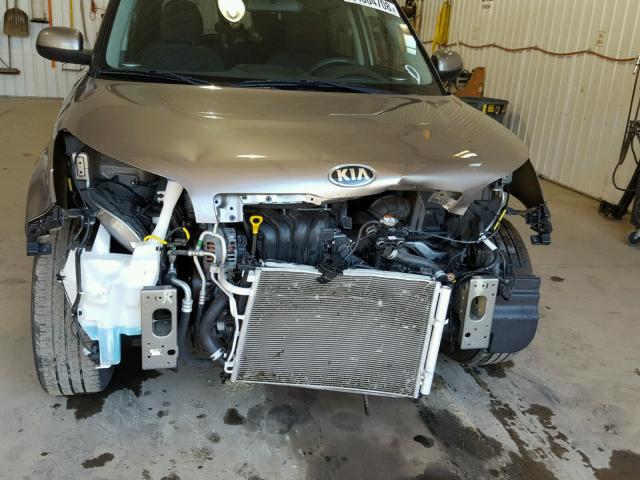 KNDJN2A25F7222714 - 2015 KIA SOUL GRAY photo 9