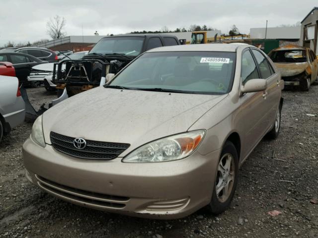 4T1BE32K52U514833 - 2002 TOYOTA CAMRY LE BEIGE photo 2