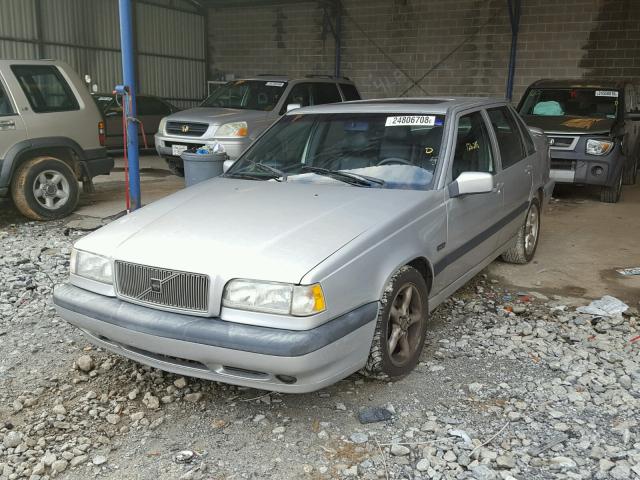 YV1LS572XV2408393 - 1997 VOLVO 850 T5 SILVER photo 2