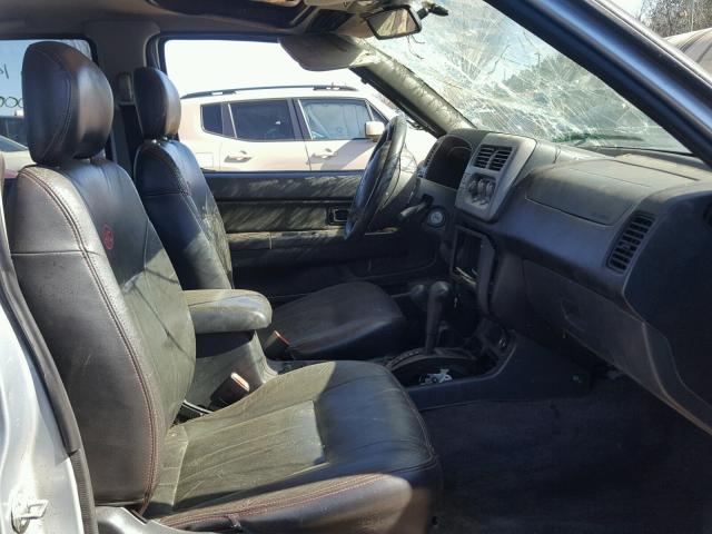 1N6MD27YX1C349161 - 2001 NISSAN FRONTIER C SILVER photo 5