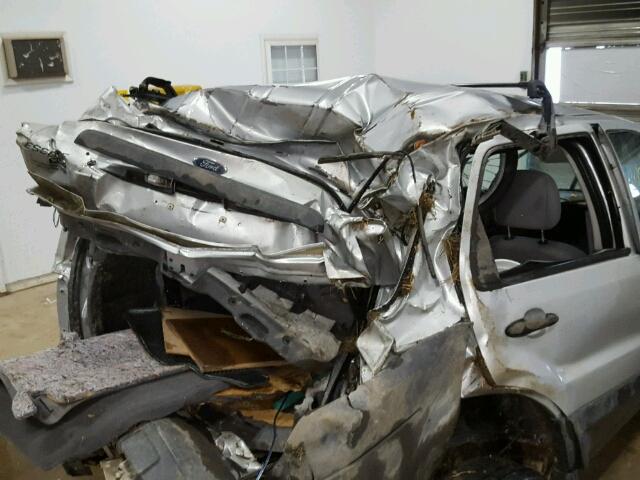 1FMYU93165DA19650 - 2005 FORD ESCAPE XLT SILVER photo 9