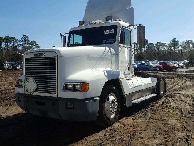 1FUWDMDA9YPF77827 - 2000 FREIGHTLINER CONVENTION WHITE photo 2