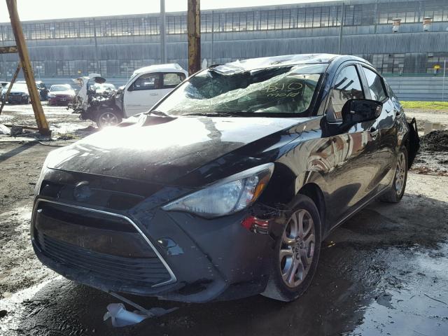 3MYDLBZV7GY107907 - 2016 TOYOTA SCION IA BLACK photo 2