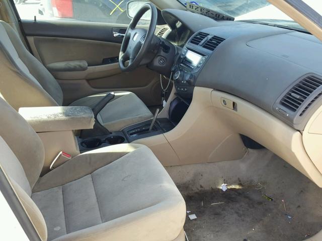 3HGCM56465G712509 - 2005 HONDA ACCORD LX WHITE photo 5