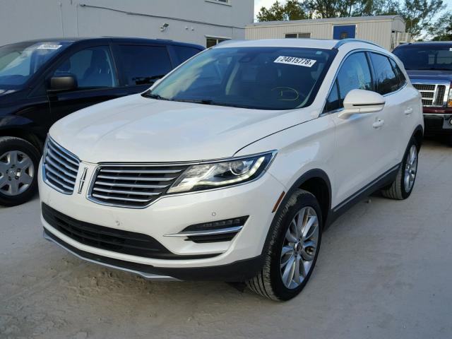 5LMCJ3C95HUL03410 - 2017 LINCOLN MKC RESERV WHITE photo 2