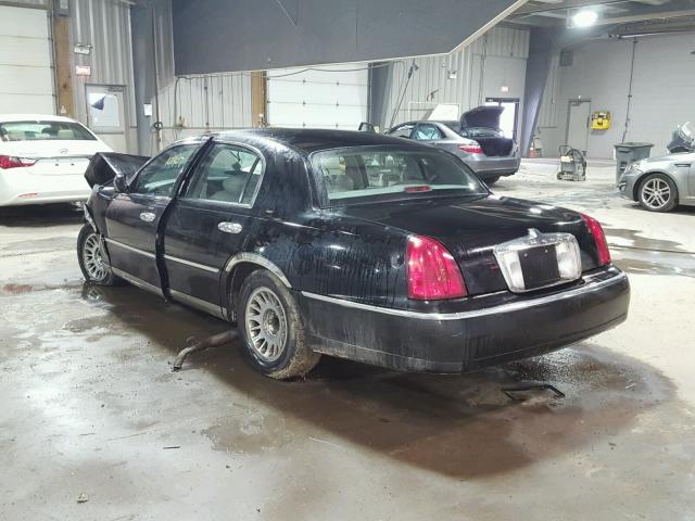 1LNHM83W8YY939105 - 2000 LINCOLN TOWN CAR C BLACK photo 3