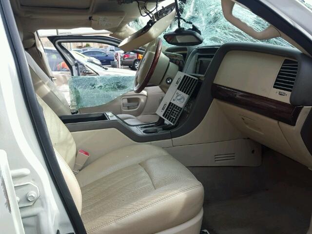 5LMEU88H04ZJ13072 - 2004 LINCOLN AVIATOR 白色 照片 5