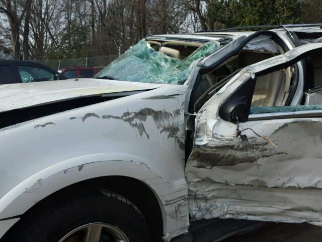 5LMEU88H04ZJ13072 - 2004 LINCOLN AVIATOR 白色 照片 9