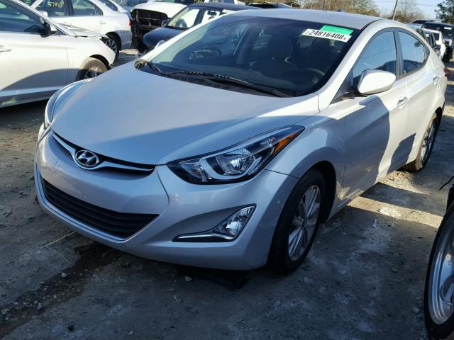 5NPDH4AE4FH556965 - 2015 HYUNDAI ELANTRA SE SILVER photo 2