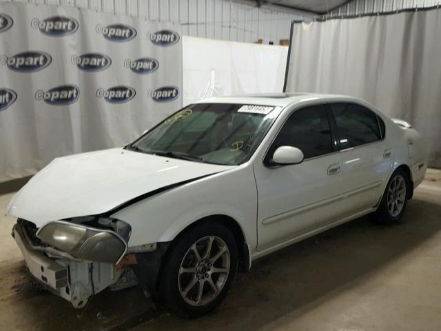 JN1CA31D41T828813 - 2001 NISSAN MAXIMA GXE WHITE photo 2