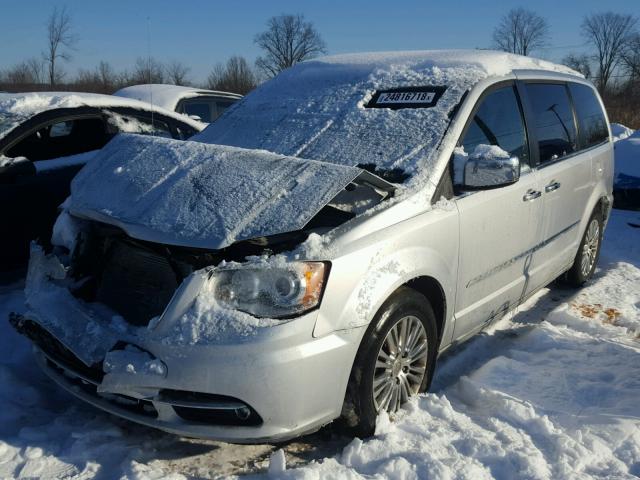 2A4RR6DG7BR760145 - 2011 CHRYSLER TOWN & COU SILVER photo 2