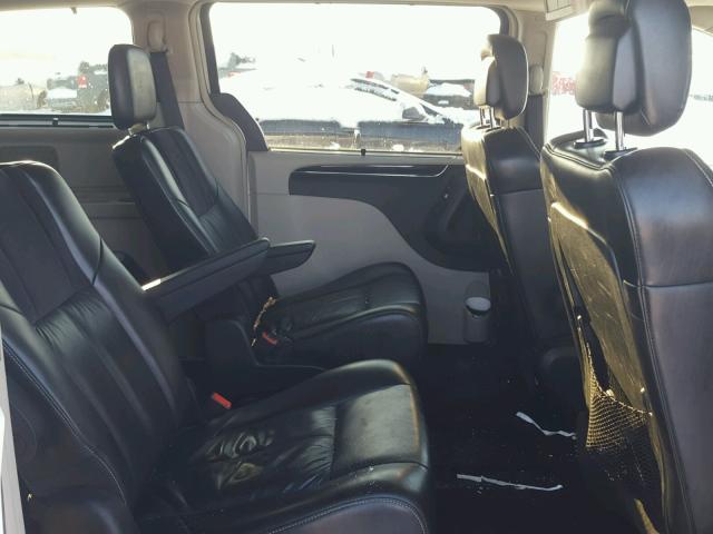 2A4RR6DG7BR760145 - 2011 CHRYSLER TOWN & COU SILVER photo 6