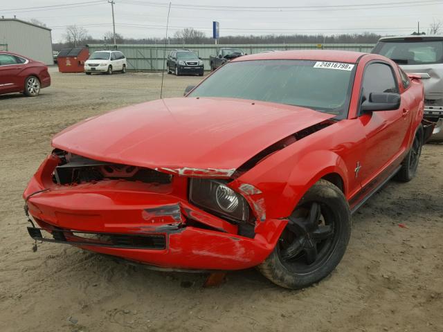 1ZVFT80NX75267152 - 2007 FORD MUSTANG RED photo 2