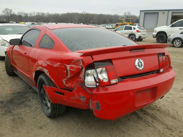 1ZVFT80NX75267152 - 2007 FORD MUSTANG RED photo 3