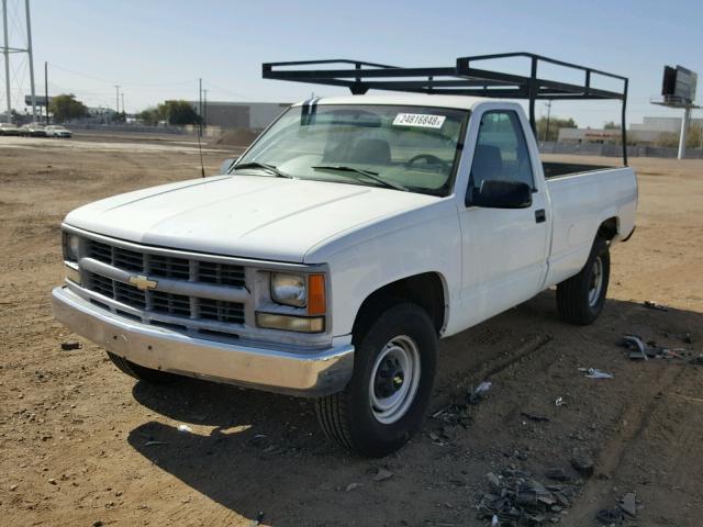 1GCGC24R9YR225499 - 2000 CHEVROLET GMT-400 C2 WHITE photo 2