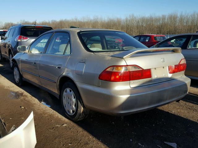 1HGCG5647XA042459 - 1999 HONDA ACCORD LX GOLD photo 3