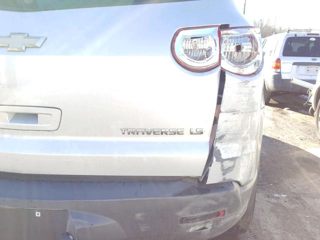 1GNKRFED7BJ340540 - 2011 CHEVROLET TRAVERSE L SILVER photo 9