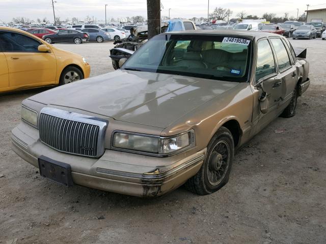 1LNLM81W5TY671796 - 1996 LINCOLN TOWN CAR E BROWN photo 2