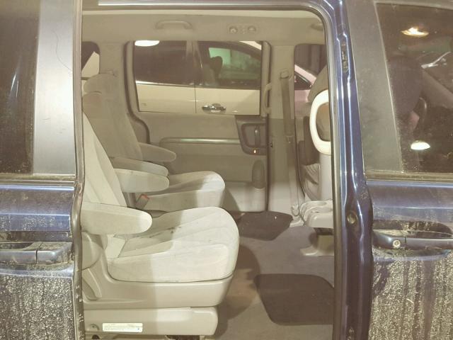 KNDMB233396272825 - 2009 KIA SEDONA EX BLUE photo 6