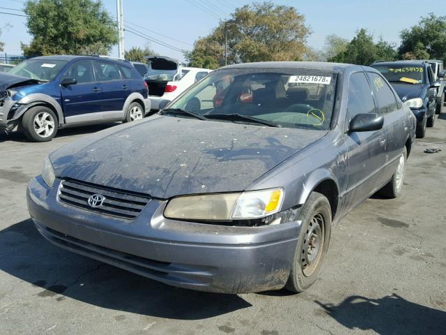 JT2BG22K0W0235790 - 1998 TOYOTA CAMRY CE BLUE photo 2