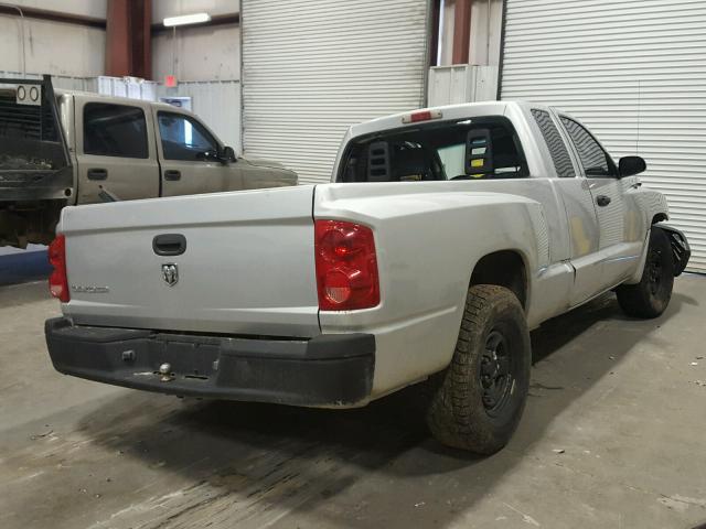 1D7HE22K25S177892 - 2005 DODGE DAKOTA ST SILVER photo 4