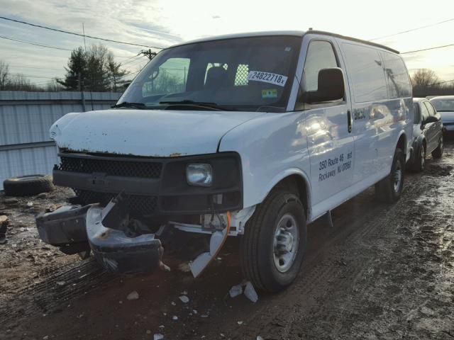 1GCGG25V871104833 - 2007 CHEVROLET EXPRESS G2 WHITE photo 2