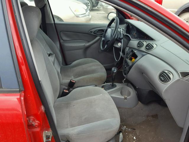 1FAFP34P2YW228711 - 2000 FORD FOCUS SE RED photo 5